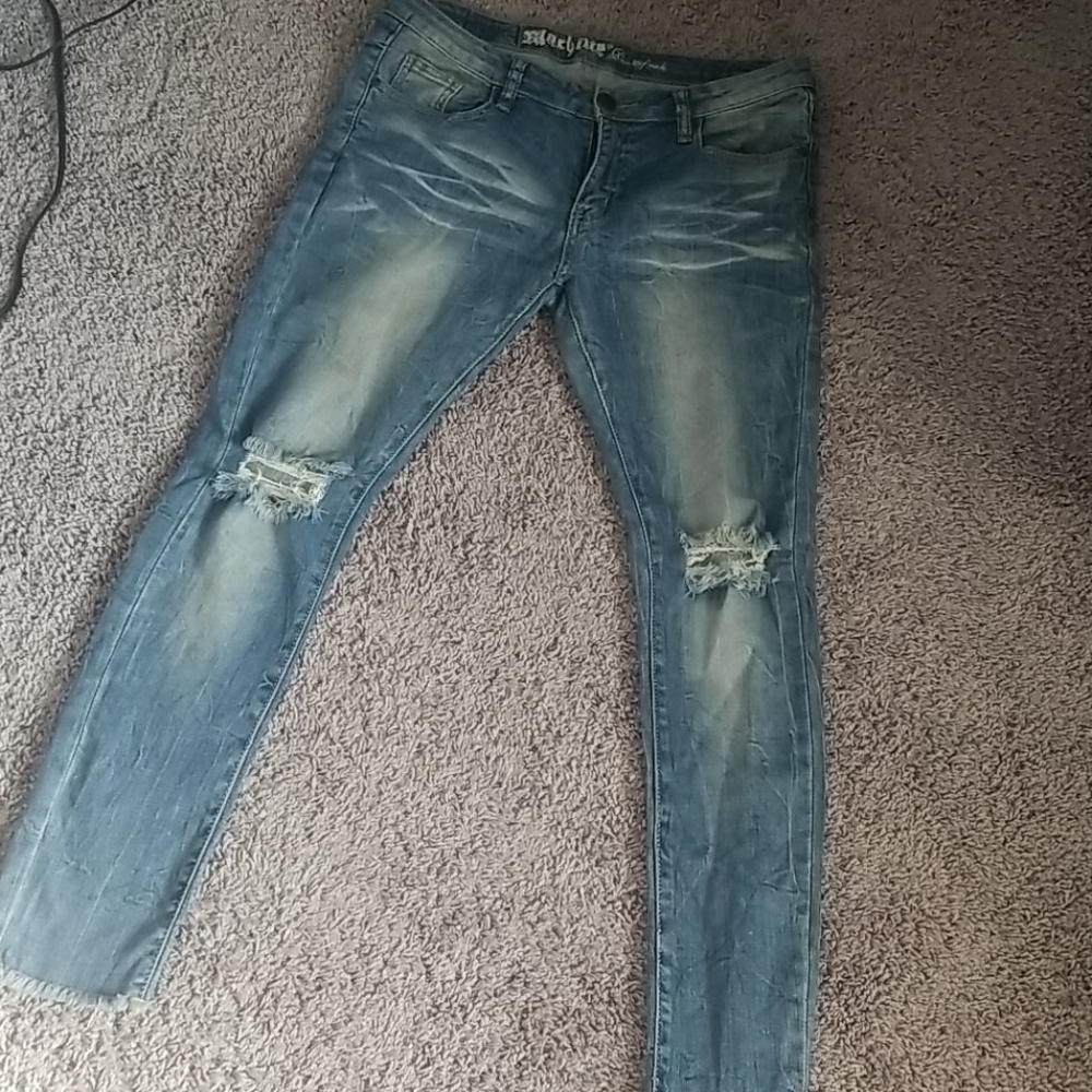 RIPPED SKINNY JEANS